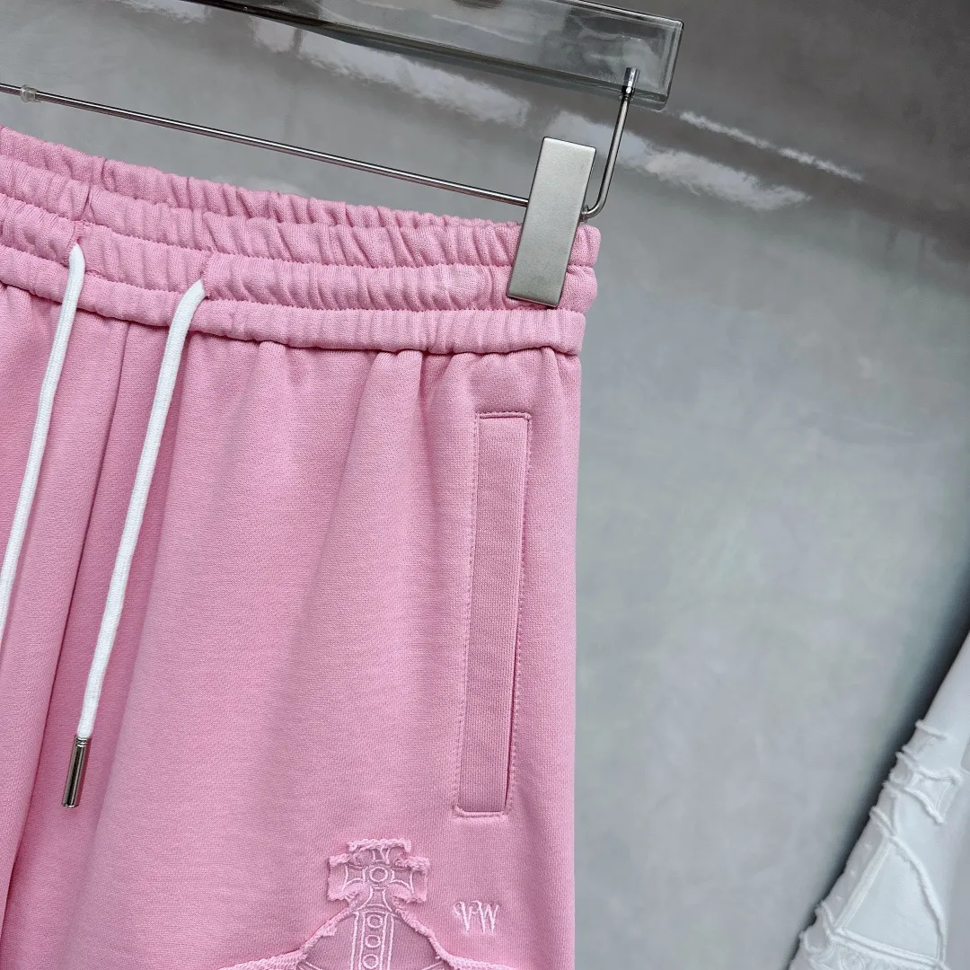 The Queen Mother's three-standard complete 2026 summer New Arrival men's casual shorts, advanced custom-made fabric Breathable fabric, Breathable elasticity and comfort, impeccable details, top-grade accessories, original logo design concept, delicate and soft feel! The upper body fit is awesome! Size：M-XXXL